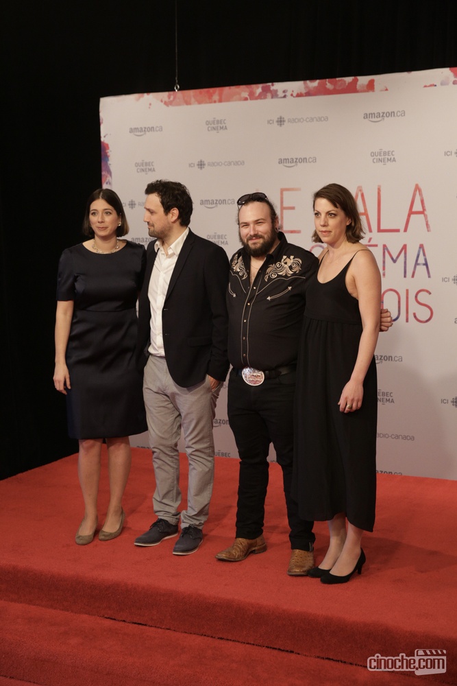 Sur le tapis rouge de Gala du cinéma Québécois