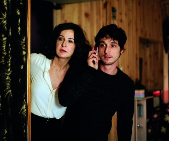 Une scène du film Main dans la main