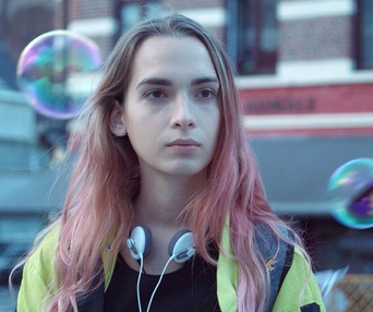 Une scène du film Lola vers la mer