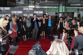 Sur le tapis rouge du film L'affaire Dumont