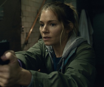Une scène du film 21 Bridges