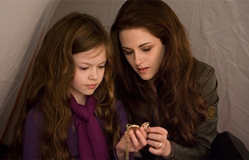 Kristen Stewart et Mackenzie Foy dans The Twilight Saga: Breaking Dawn - Part 2