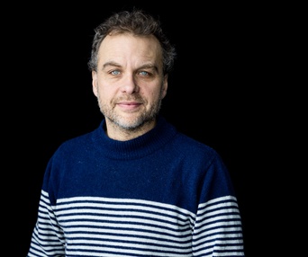 Visionnement de presse de la série Les yeux fermés