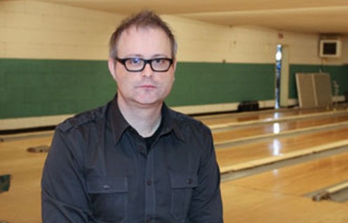 Denis Côté sur le plateau du film Curling