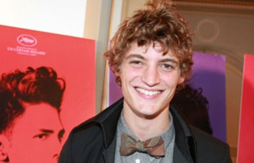 Niels Schneider sur le tapis rouge du film Les amours imaginaires