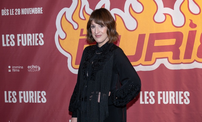 <span style="color: rgb(71, 85, 105);">Tapis rouge de la première du film Les Furies</span>