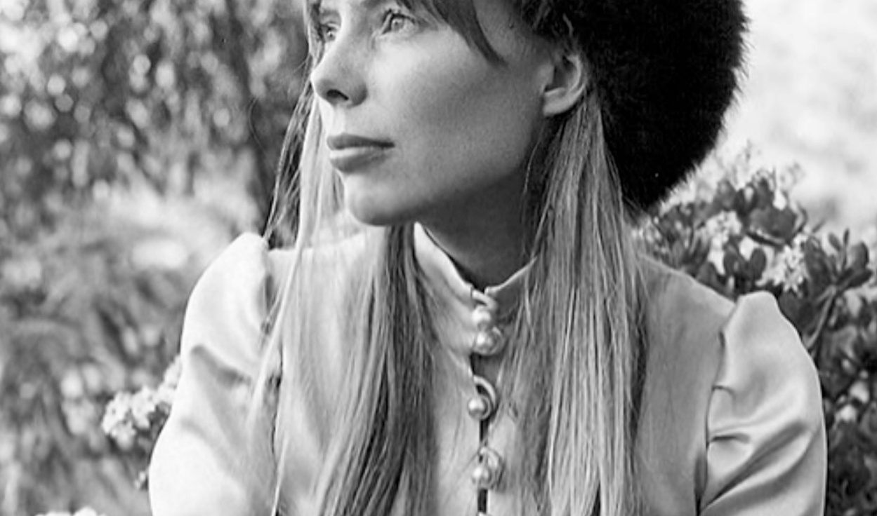 Trouvée inconsciente, Joni Mitchell est hospitalisée