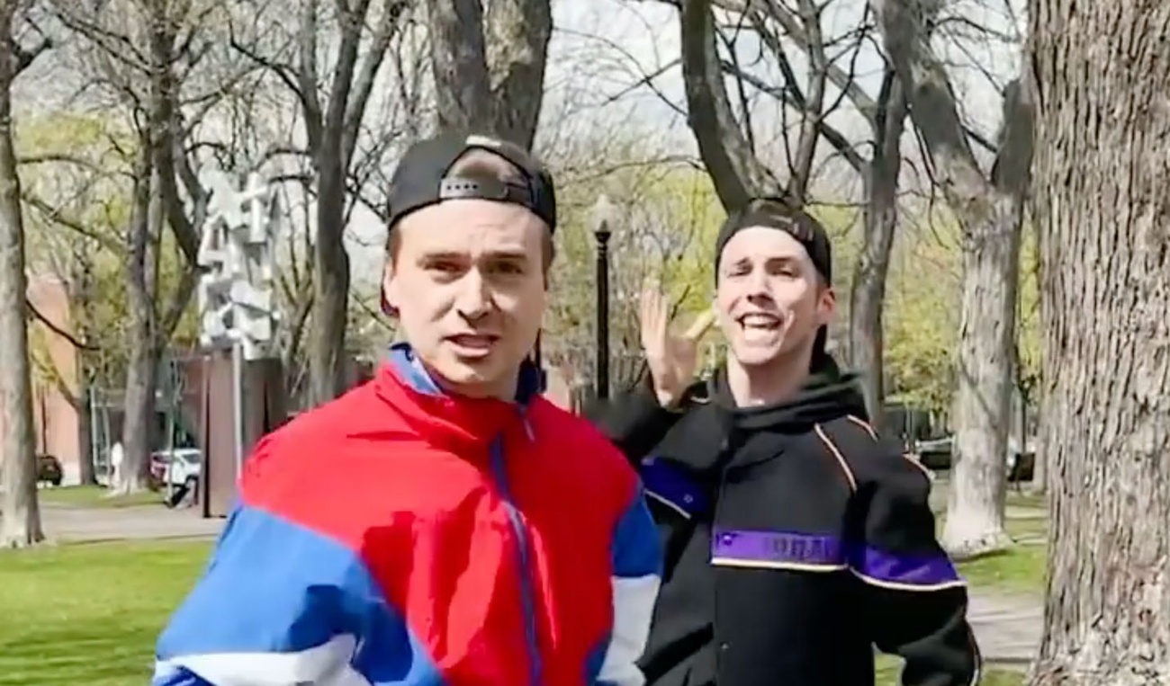 Image de l'article Hilarant! Pier-Luc Funk et Arnaud Soly font une parodie de «Peaches» de Justin Bieber