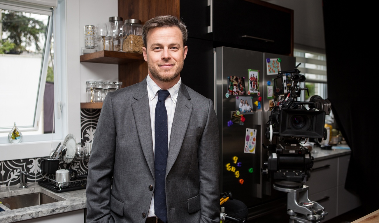 Louis Morissette sur le plateau de tournage du film Le guide de la famille parfaite