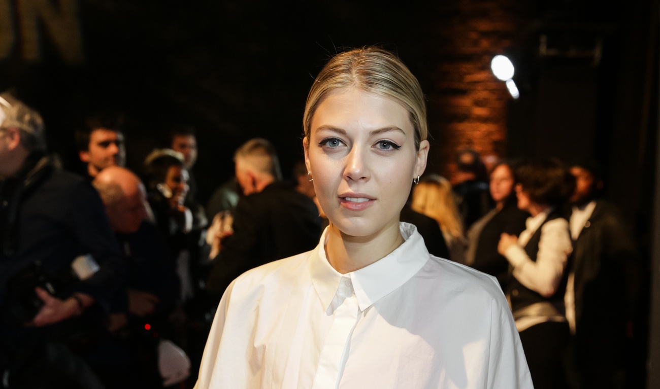 Catherine St-Laurent pose pour la première fois au bras de son chum connu