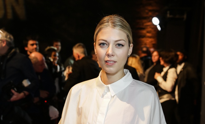 Catherine St-Laurent pose pour la première fois au bras de son chum connu