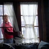 Une scène du film <em>Knock at the Cabin</em>