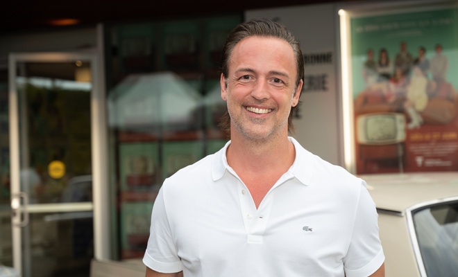 Image de l'article Vidéo : Étienne Drapeau, fébrile, assiste à l'ADISQ avec sa conjointe qui accouchera très bientôt