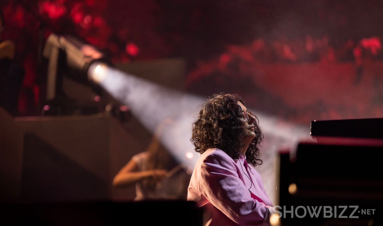 Image de l'article Alexandra Stréliski offre un moment magique aux finalistes de «Piano public »