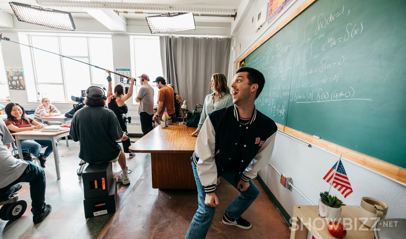 Image de l'article Photos : Découvrez le look de Julie Le Breton dans «Complètement Lycée» , saison 2