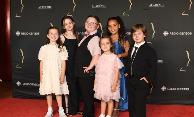 Image de l'article Vidéo : Les enfants du lait nous font craquer sur un tapis rouge